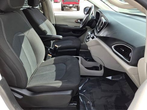 Used 2023 Chrysler Voyager LX FWD image 17
