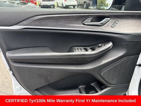 Used 2023 Jeep Grand Cherokee L Limited AWD/4WD image 18