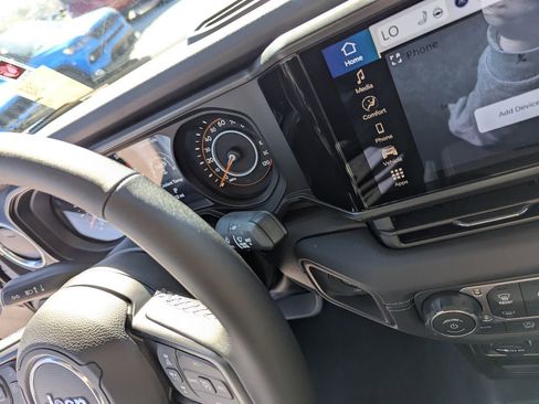 New 2026 Jeep Gladiator Sahara image 24