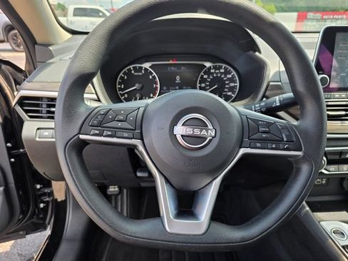 Used 2025 Nissan Altima 2.5 SV FWD image 27