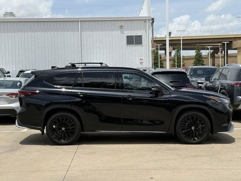 Used 2024 Toyota Highlander XSE FWD image 3