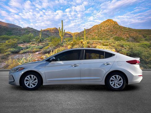 Used 2018 Hyundai Elantra SE FWD image 7