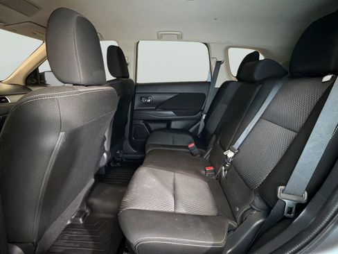 Used 2017 Mitsubishi Outlander SE FWD image 33