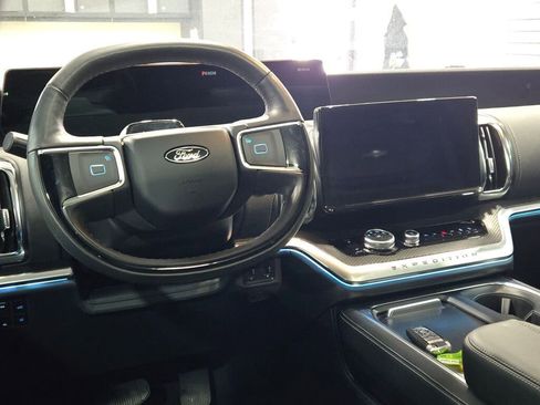 Used 2025 Ford Expedition Platinum w/ Stealth Performance Package image 27