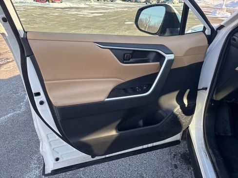 Used 2021 Toyota RAV4 LE image 33