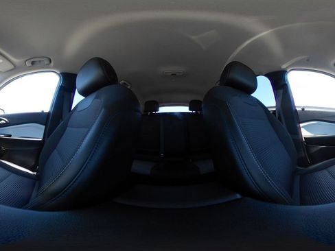 Used 2025 Chevrolet Trax LT FWD image 43