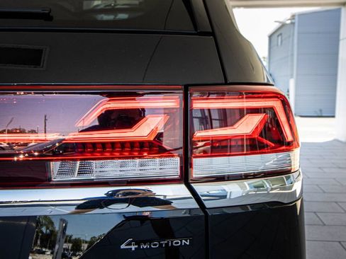 Certified 2024 Volkswagen Atlas SEL AWD/4WD image 13