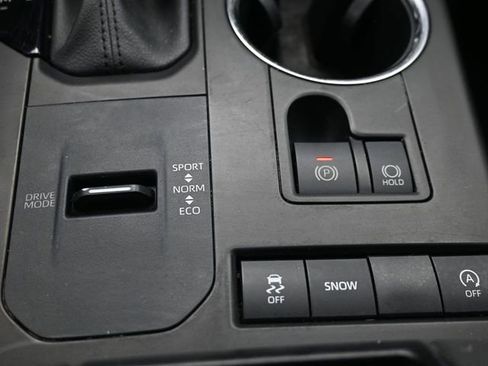 Used 2021 Toyota Highlander XLE FWD image 35