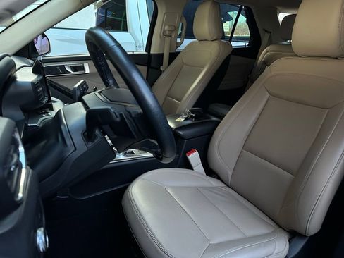 Used 2020 Ford Explorer XLT w/ Equipment Group 202A image 14