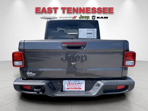 New 2025 Jeep Gladiator Sport image 4