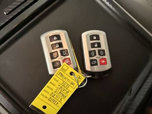 Used 2020 Toyota Sienna XLE FWD image 20