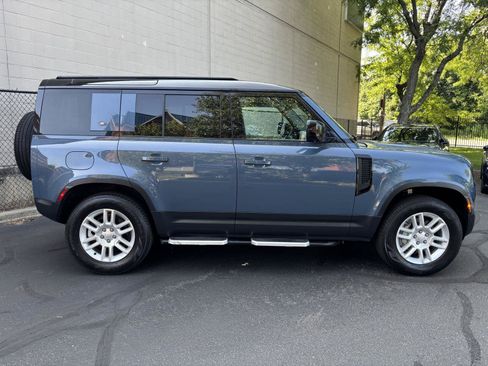 Used 2023 Land Rover Defender 110 SE AWD/4WD image 2