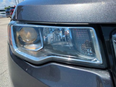 Used 2019 Jeep Grand Cherokee Laredo w/ Laredo X Package RWD image 10