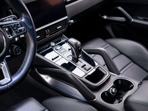 Used 2022 Porsche Cayenne Turbo S AWD/4WD image 13