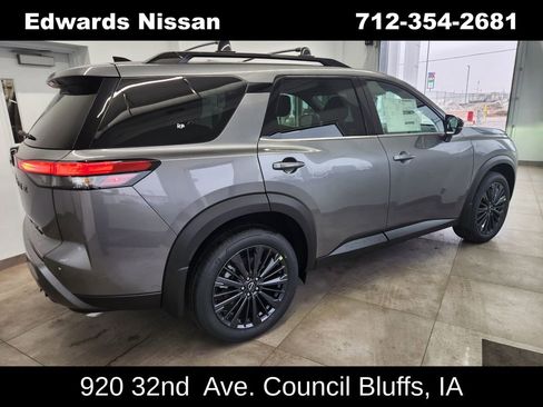 New 2026 Nissan Pathfinder SL image 6