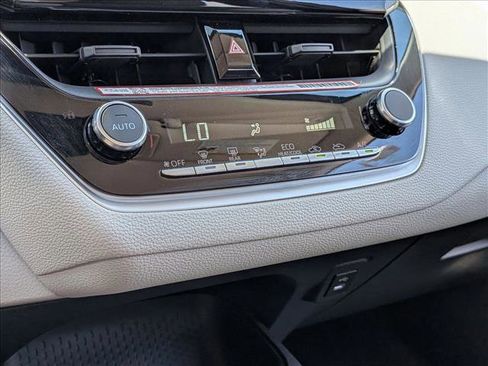 Used 2025 Toyota Corolla LE FWD image 14