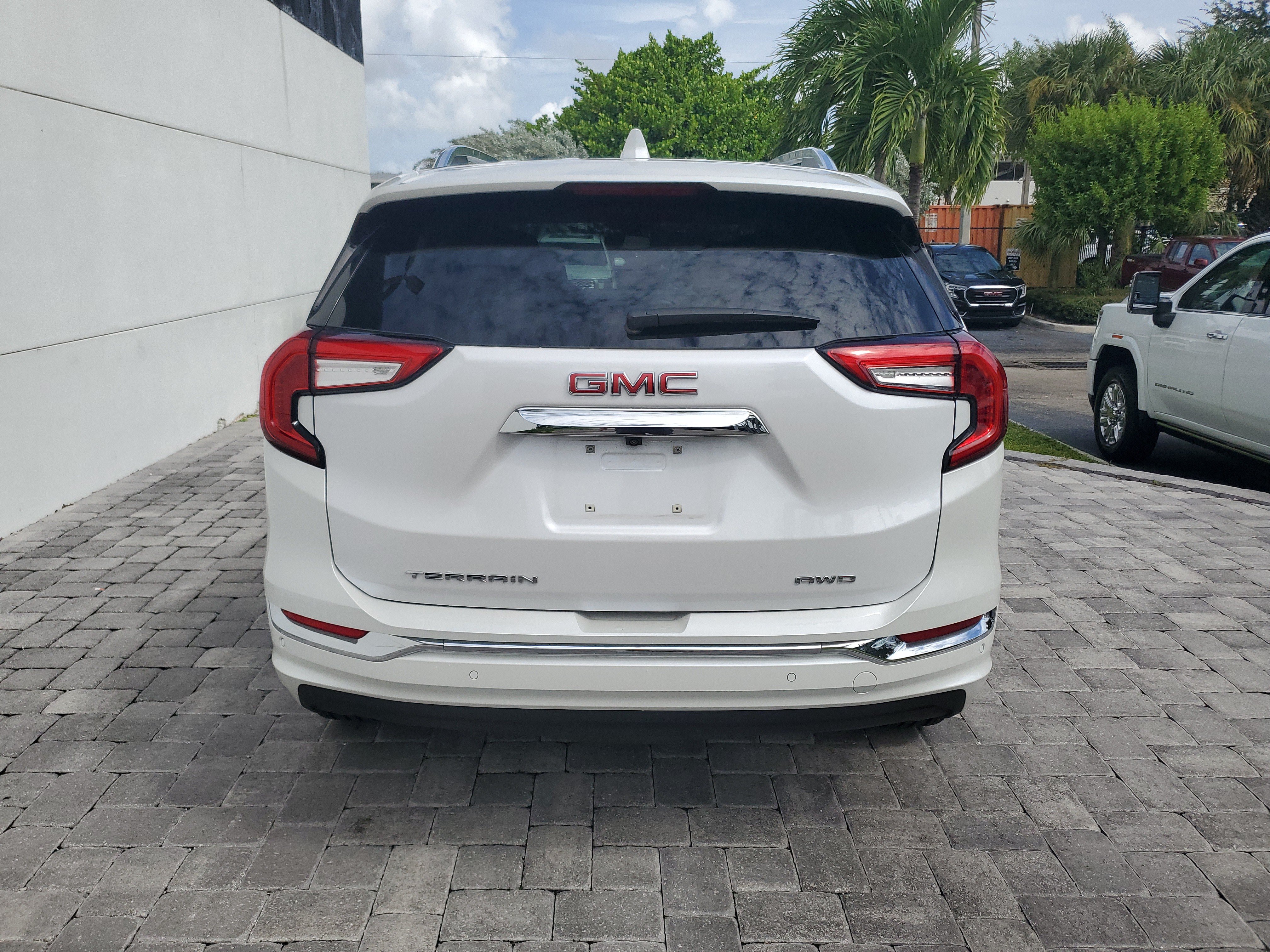 Used 2024 GMC Terrain Denali w/ Denali Premium Package AWD/4WD image 5