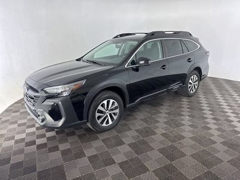 Used 2023 Subaru Outback Premium AWD/4WD image 3