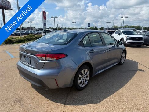 Used 2025 Toyota Corolla LE FWD image 5