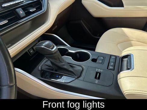 Used 2021 Toyota Highlander XLE FWD image 15