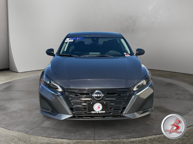 Used 2024 Nissan Altima 2.5 SV FWD image 2