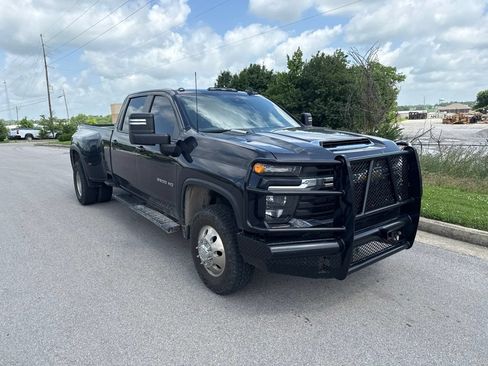 Used 2024 Chevrolet Silverado 3500 LT w/ Convenience Package AWD/4WD image 2