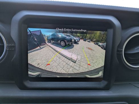 Used 2022 Jeep Wrangler Unlimited Sahara w/ LED Lighting Group AWD/4WD image 25