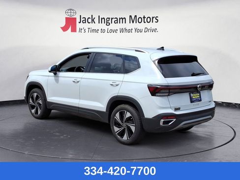 New 2025 Volkswagen Taos SE image 3