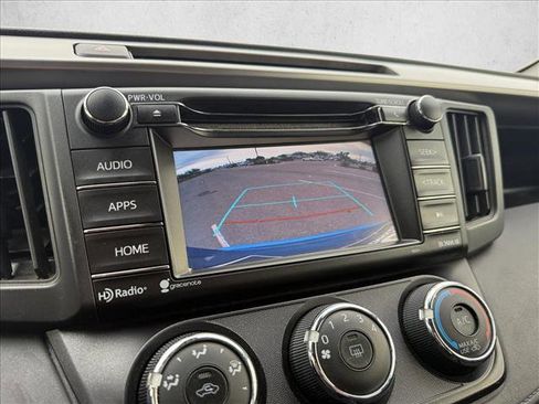 Used 2018 Toyota RAV4 LE image 18