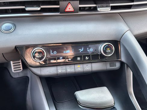 Used 2025 Hyundai Elantra Sport FWD image 18