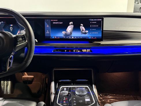 Used 2023 BMW 740i w/ Parking Assistance Package RWD image 30