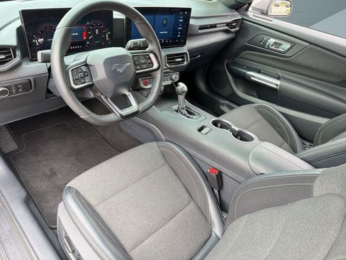 Used 2025 Ford Mustang Coupe RWD image 4