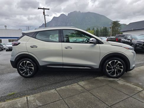 Used 2022 Chevrolet Bolt EUV Premier FWD image 4