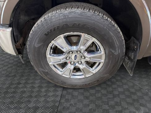 Used 2017 Ford F150 Lariat w/ Equipment Group 502A Luxury AWD/4WD image 14