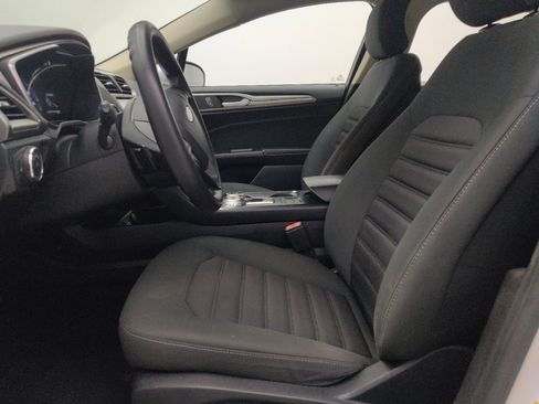 Used 2019 Ford Fusion SE FWD image 17