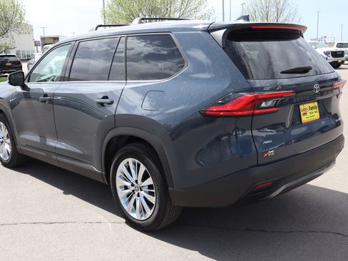 Used 2024 Toyota Grand Highlander AWD image 5