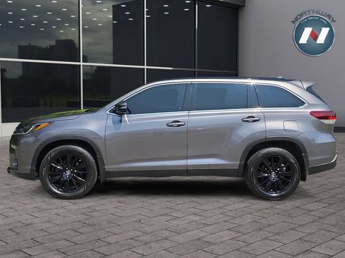 Used 2019 Toyota Highlander SE AWD/4WD image 2