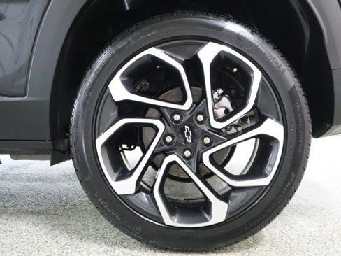 Used 2025 Chevrolet Trax RS w/ Driver Confidence Package FWD image 21