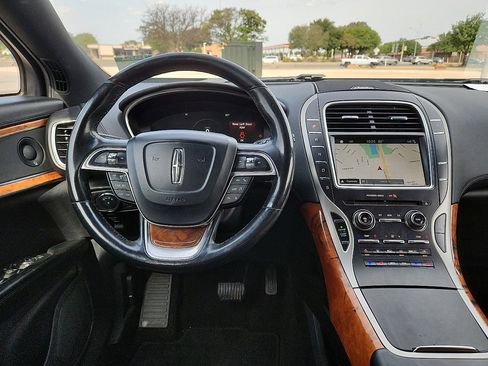 Used 2019 Lincoln Nautilus Reserve image 6