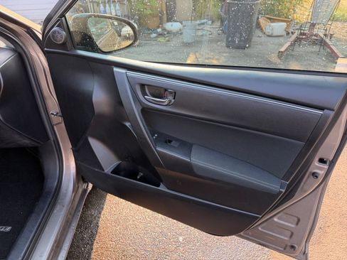 Used 2017 Toyota Corolla LE w/ Carpet Mat Package (TMS) FWD image 17