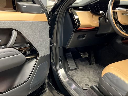 Used 2023 Land Rover Range Rover Sport SE Dynamic image 8