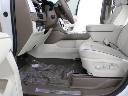 Used 2025 GMC Yukon Denali w/ Denali Reserve Package image 21
