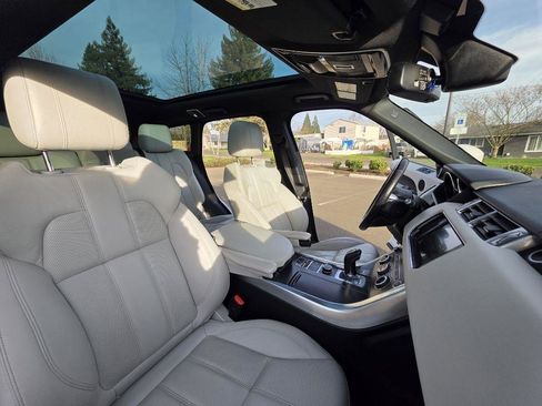 Used 2016 Land Rover Range Rover Sport SE image 18