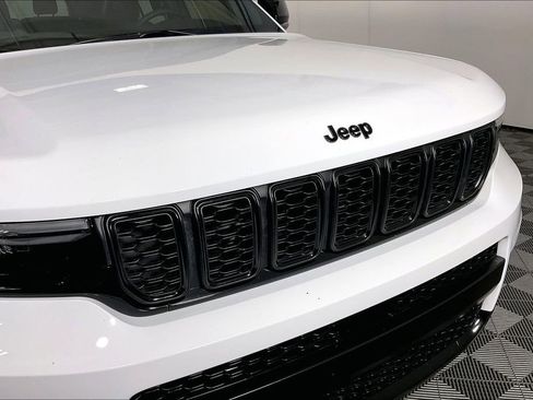Used 2023 Jeep Grand Cherokee L Laredo AWD/4WD image 40