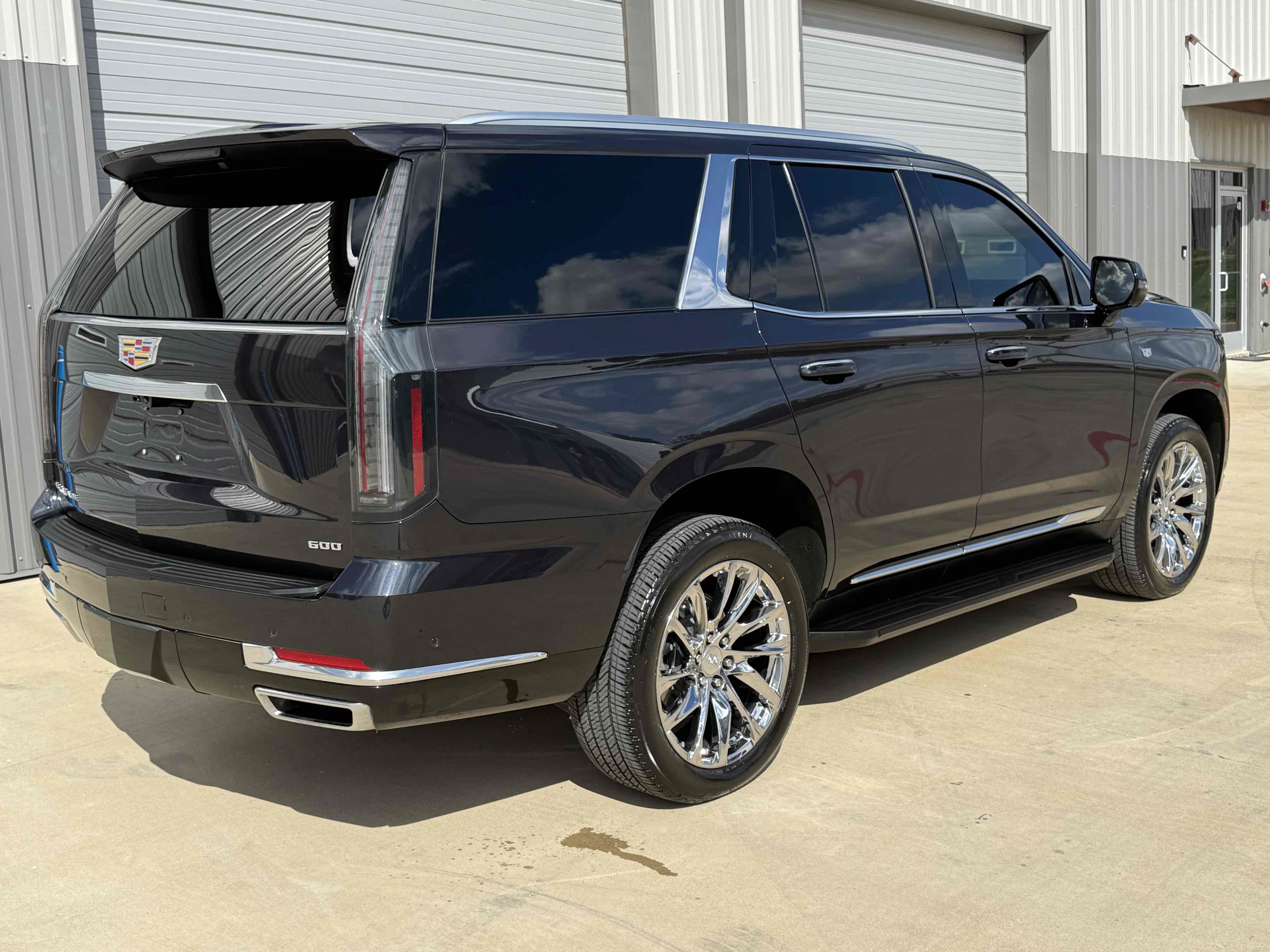 Used 2025 Cadillac Escalade Premium Luxury AWD/4WD image 33