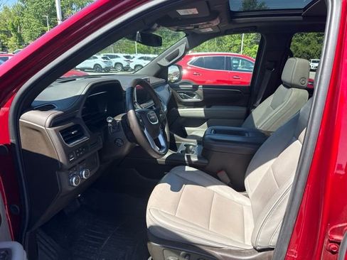 Used 2023 GMC Yukon SLT w/ SLT Premium Package AWD/4WD image 6