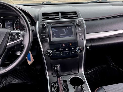 Used 2017 Toyota Camry LE FWD image 7