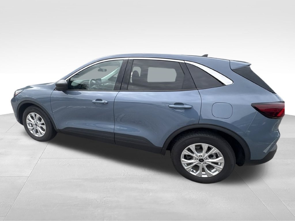 Used 2023 Ford Escape Active w/ Cold Weather Package FWD image 3