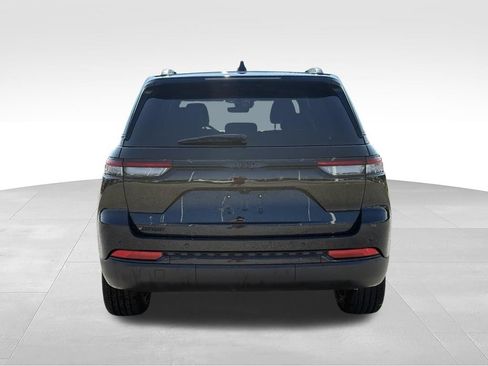 Used 2025 Jeep Grand Cherokee Altitude RWD image 23