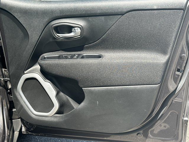 Used 2020 Jeep Renegade Latitude FWD image 18